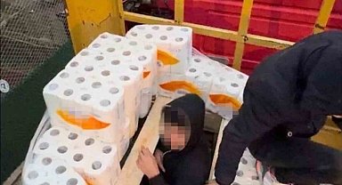 Göçmenleri kağıt havlular arasına saklayan çete üyerine 16 yıla kadar hapis talebi