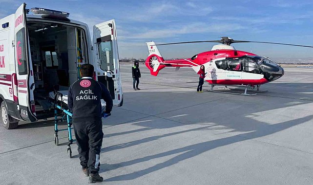 Göğüs ağrısı çeken hasta, ambulans helikopter ile Van'a getirildi