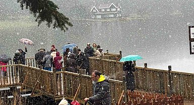 Gölcük Tabiat Parkı'nda kar yağışı etkili oluyor