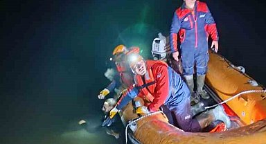 Gölete düşen arkadaşını kurtarmak isterken can verdi