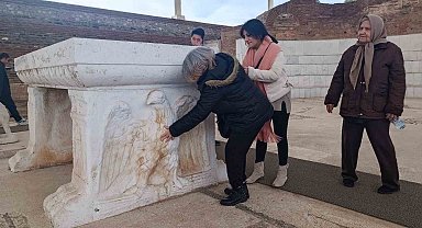 Görme engelliler tarihi dokunarak keşfetti