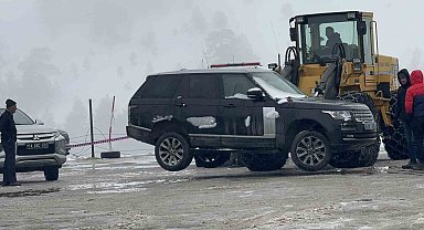 Grand Kartal Otel'de park halindeki araçlar kaldırılıyor