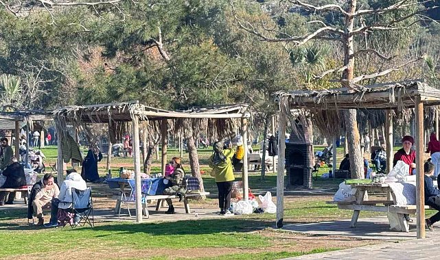 Güneşli hava Adagöl'ü doldurdu