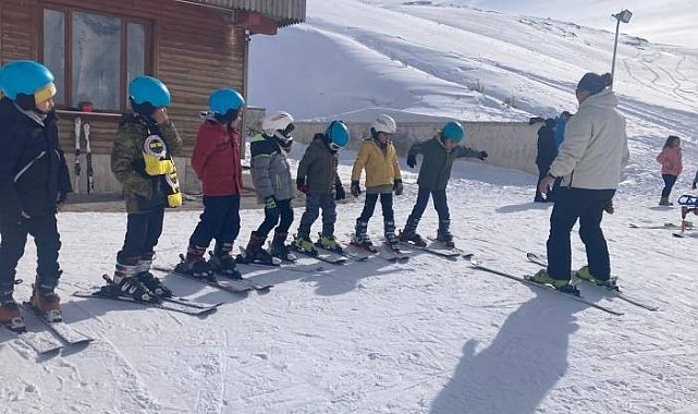 Hakkari'de geleceğin kayakçıları yetiştiriliyor