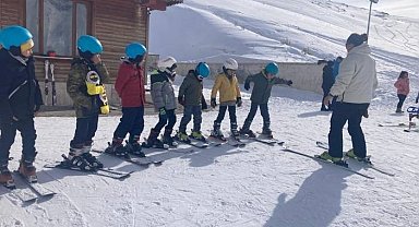 Hakkari'de geleceğin kayakçıları yetiştiriliyor