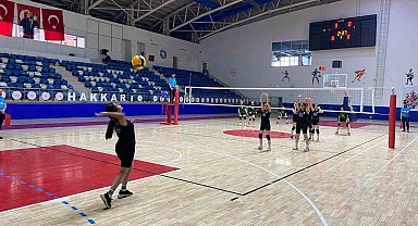 Hakkarili kadınlar voleybolda buluşuyor
