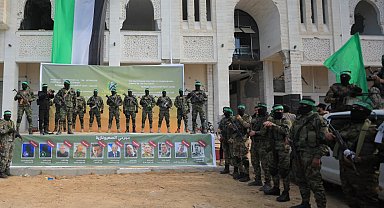 Hamas, 4 İsrailli kadın esiri Kızılhaç'a teslim etti