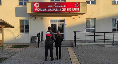 Hapis cezalarıyla aranan 2 kişiyi jandarma yakaladı