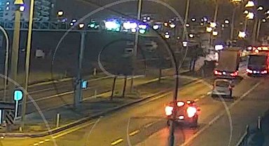 Hatalı sollama faciayla sonuçlanıyordu: Tırın, otomobil ile çarpışması kamerada