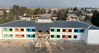 Hatay'daki okulun kabası bitti, ince işçiliği başladı