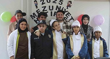 Hayallerindeki mesleklerle ilgili kıyafetler giyip diplomayı meslek sahiplerinden aldılar