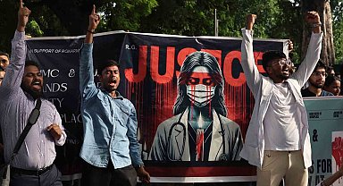 Hindistan'da doktorun cinsel saldırıya uğradıktan sonra öldürülmesi davasında polise ömür boyu hapis cezası