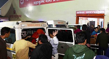 Hindistan'daki izdihamda ölü sayısı 30'a, yaralı sayısı 60'a yükseldi