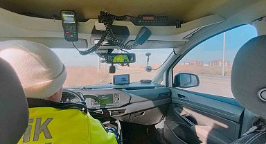 Hız ihlali yapan 74 sürücüye ceza