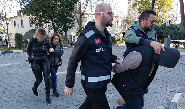 Hurda araçların ruhsatlarını çaldılar