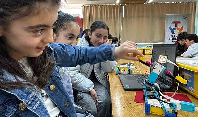 Iğdır'da öğrenciler robotik kodlama eğitimi alıyor
