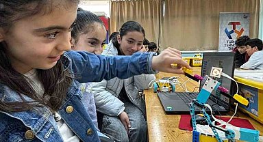 Iğdır'da öğrenciler robotik kodlama eğitimi alıyor