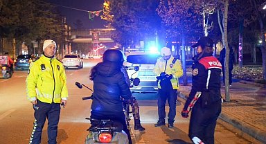 Isparta'da 1 saatlik denetimde 7 araç trafikten men edildi