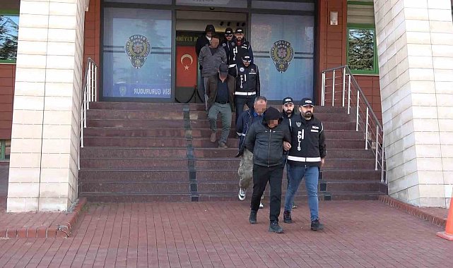 Isparta'da belediye personeli kılığına girip define arayan 5 kişi ilk davada serbest bırakıldı