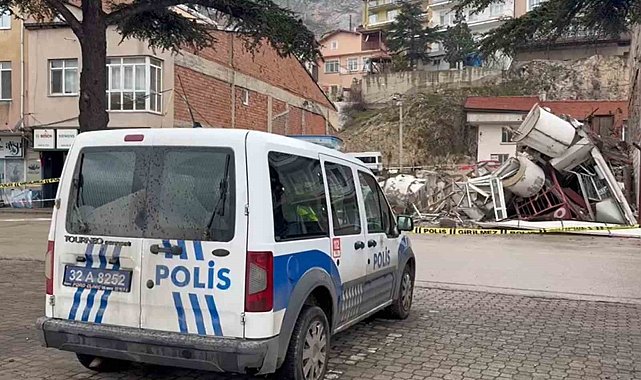 Isparta'da çöken 3 katlı binanın enkazı önünde 5 günlük altın nöbeti