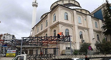 İzmit Eren Cami'ne yeni sundurma