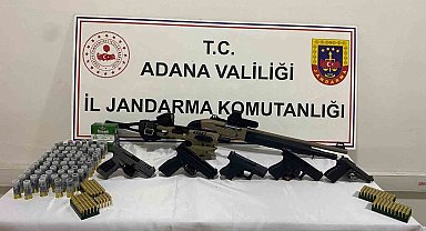 Jandarma bir araçta 6 silah ele geçirdi