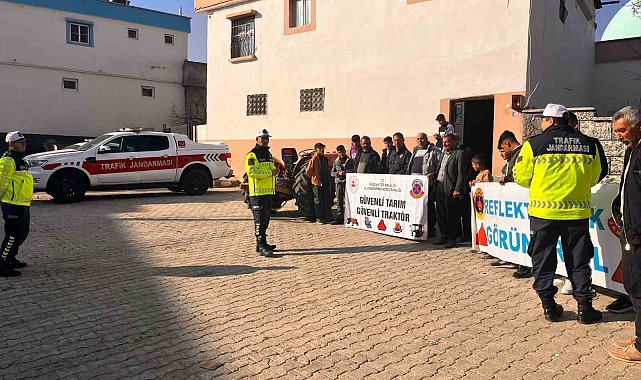Jandarmadan 395 traktör sürücüsüne güvenlik trafik ve güvenli tarım eğitimi