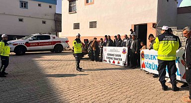 Jandarmadan 395 traktör sürücüsüne güvenlik trafik ve güvenli tarım eğitimi