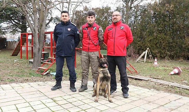 K-9 arama kurtarma köpeği 'Adam', Türkiye'nin en genç eğitmeni ile afetlere hazırlanıyor