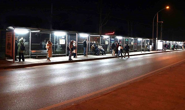 Kadın ve çocukların güvenliği için duraklar aydınlatıyor