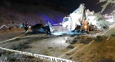 Kahramanmaraş'ta otomobil iş makinesine çarptı: 1 ölü