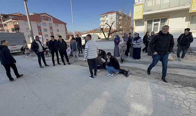 Kaldırıma çıkmakta geç kalan yayaya kamyonet çarptı