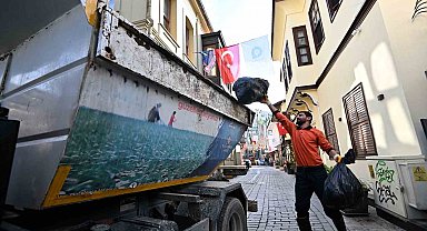 Kaleiçi'nde çöpte dedektiflik dönemi