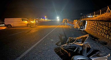 Kamyonet ile otomobil çarpıştı: 4 ağır yaralı