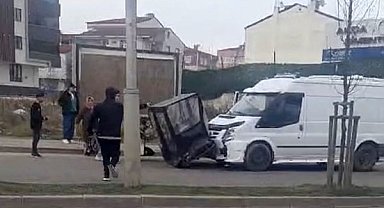 Kapaklı'da kamyonet ile mobilet çarpıştı: 1 yaralı