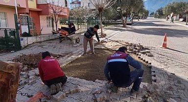 Karacasu'da bozuk yollar bakıma alındı