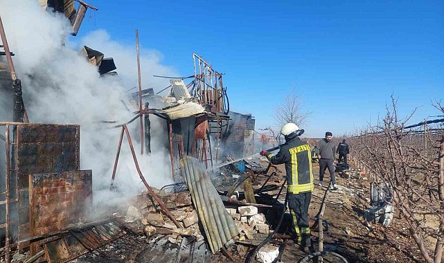 Karaman'da depo yangınında büyük çapta maddi hasar oluştu