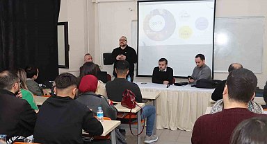 Kariyer Merkezi öğrencilerle buluşmaya devam ediyor