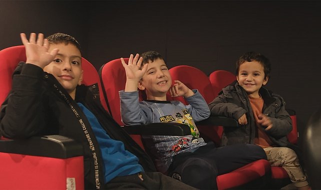Karnesini alan minikler Büyükşehir'in film gösterimi için OSM'nin yolunu tuttu