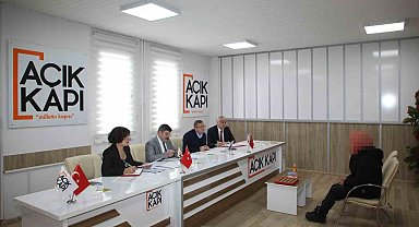 Kars Valisi Ziya Polat, "Halk Günü"nde vatandaşları dinledi