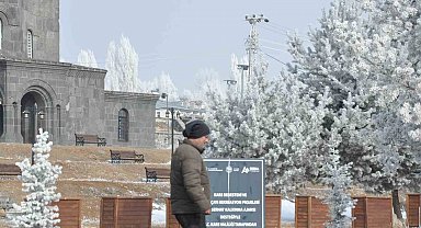 Kars'ta kırağı manzarası mest etti