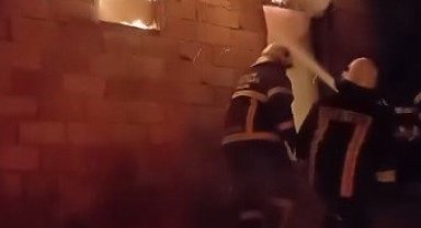 Kars'ta kömürlükte çıkan yangın korkuttu