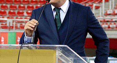 Karşıyaka'da Mutlu Altuğ hastaneye kaldırıldı