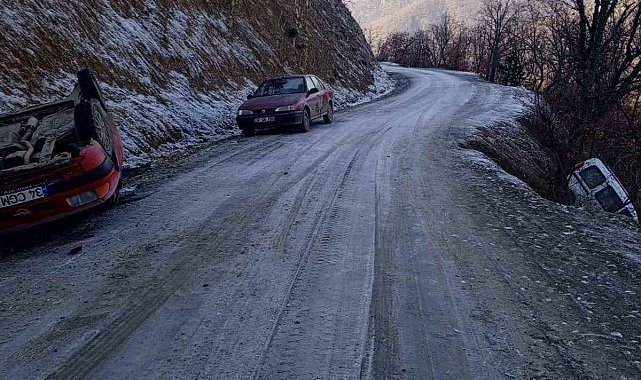 Kastamonu'da gizli buzlanma kazaları beraberinde getirdi: 2 yaralı