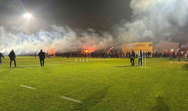 Kayserispor'da taraftarlı antrenman