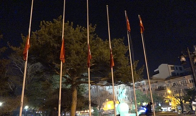 Kırklareli'nde bayraklar yarıya indirildi