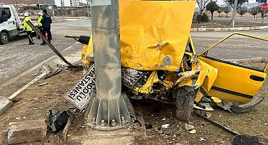 Kırmızı ışık ihlali yapan Tofaş kazaya davetiye çıkardı: 1'i ağır 3 yaralı