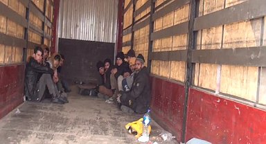 Kırşehir'de tırda 11 düzensiz göçmen yakalandı