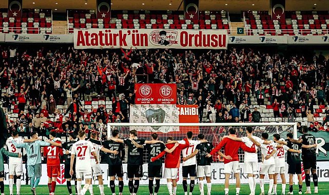 Kocaelisporlu taraftarlar Antalyaspor'a kesilen para cezasına ortak oldu