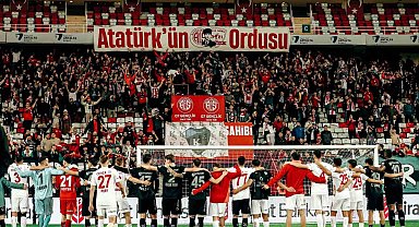 Kocaelisporlu taraftarlar Antalyaspor'a kesilen para cezasına ortak oldu